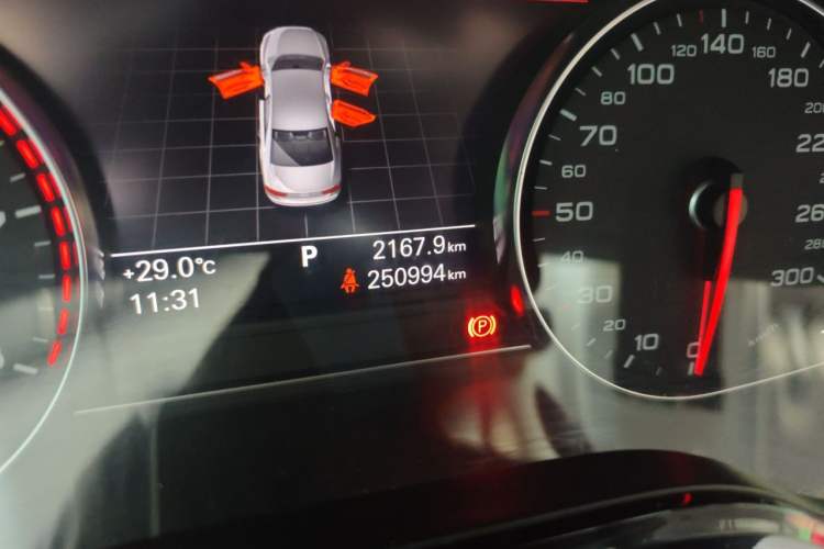 Used Audi A8 2011 A8L 3.0 TFSI quattro Luxury Edition (213kW) Odometer Close Up
