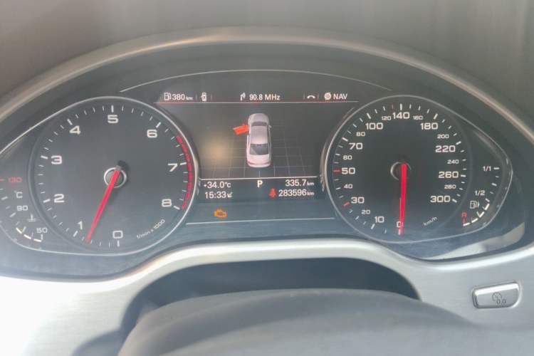 Used Audi A8 2011 A8L 3.0 TFSI quattro Comfort model (245kW) Odometer Close Up