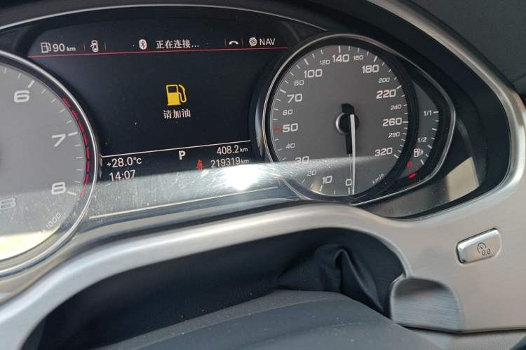 Used Audi A8 2011 A8L 3.0 TFSI quattro Comfort model (213kW) Odometer Close Up