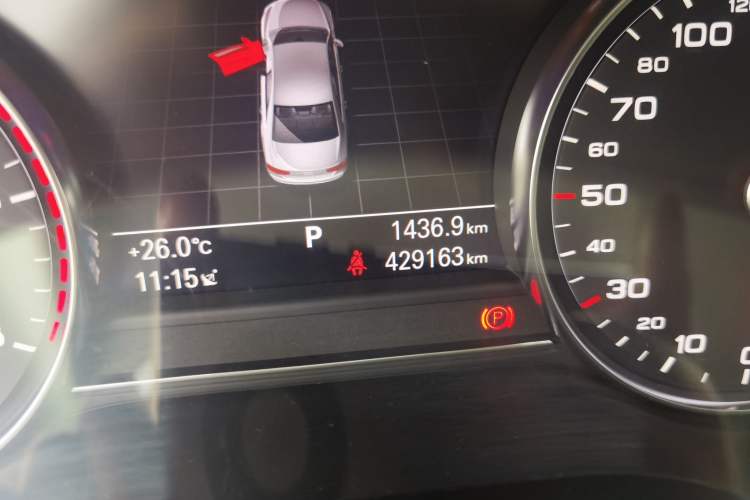 Used Audi A8 2011 A8L 3.0 TFSI quattro Comfort model (213kW) Odometer Close Up