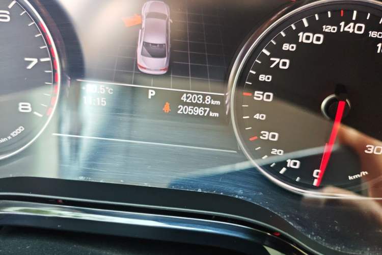 Used Audi A8 2011 A8L 3.0 TFSI quattro Comfort model (213kW) Odometer Close Up