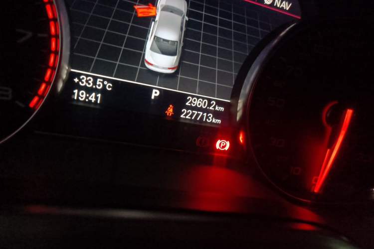 Used Audi A8 2011 A8L 3.0 TFSI quattro Comfort model (213kW) Odometer Close Up