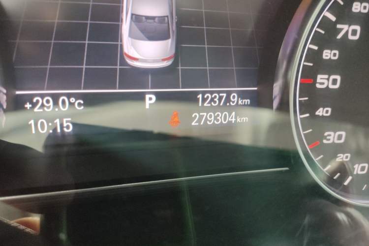 Used Audi A8 2011 A8L 3.0 TFSI quattro Comfort model (245kW) Odometer Close Up