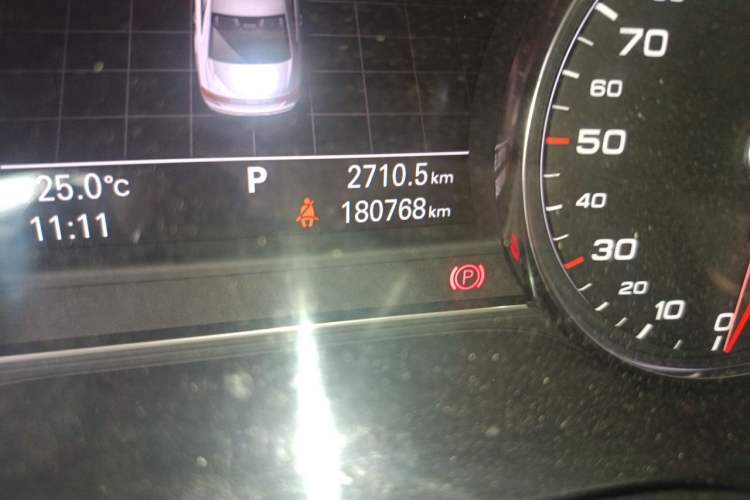 Used Audi A8 2011 A8L 3.0 TFSI quattro Comfort model (213kW) Odometer Close Up