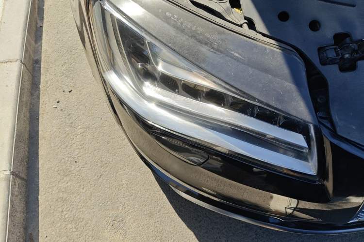 Used Audi A8 2011 A8L 3.0 TFSI quattro Comfort model (213kW) Right Front Headlight