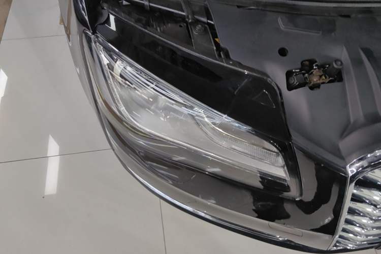Used Audi A8 2011 A8L 3.0 TFSI quattro Luxury Edition (213kW) Right Front Headlight