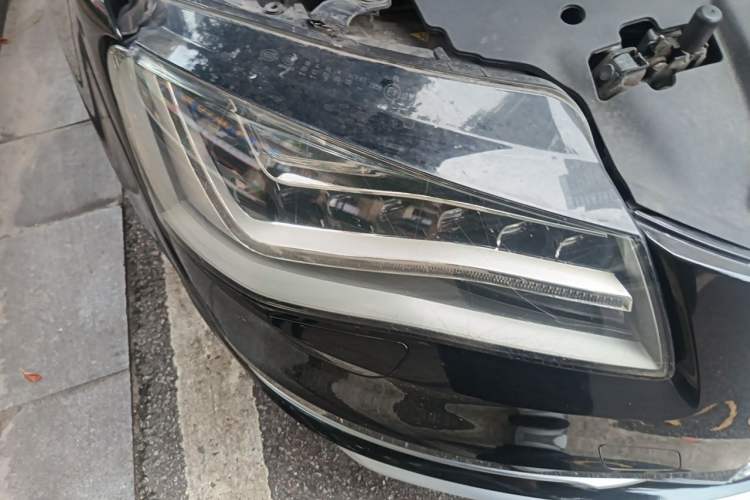 Used Audi A8 2011 A8L 3.0 TFSI quattro Luxury Edition (213kW) Right Front Headlight