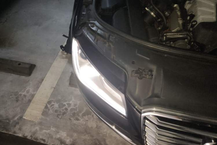 Used Audi A8 2011 A8L 3.0 TFSI quattro Comfort model (213kW) Right Front Headlight