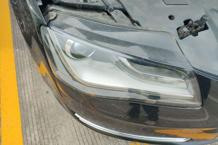 Used Audi A8 2011 A8L 3.0 TFSI quattro Comfort model (245kW) Right Front Headlight