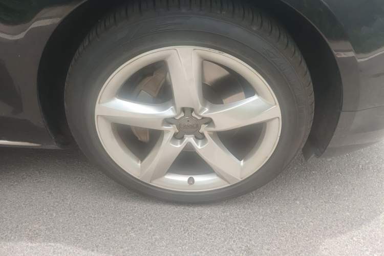 Used Audi A8 2011 A8L 3.0 TFSI quattro Comfort model (213kW) Right Front Wheel Hub