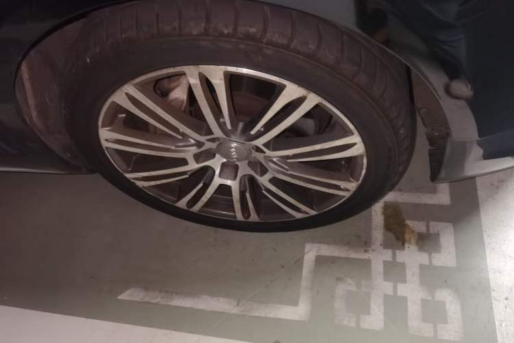 Used Audi A8 2011 A8L 3.0 TFSI quattro Luxury Edition (213kW) Right Front Wheel Hub