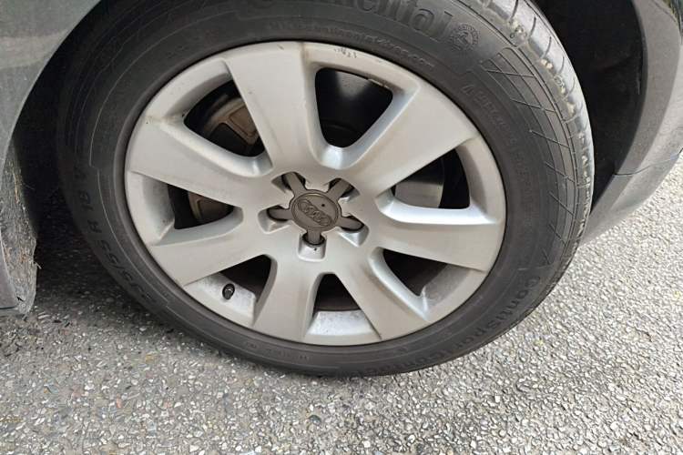 Used Audi A8 2011 A8L 3.0 TFSI quattro Comfort model (213kW) Right Front Wheel Hub