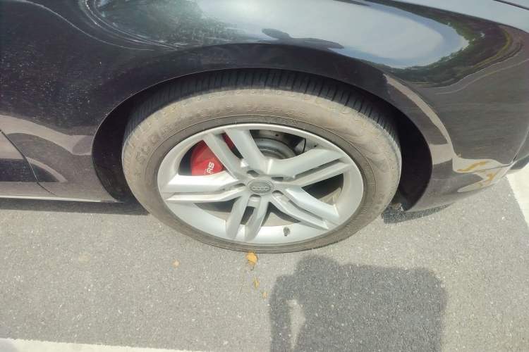 Used Audi A8 2011 A8L 3.0 TFSI quattro Luxury Edition (213kW) Right Front Wheel Hub
