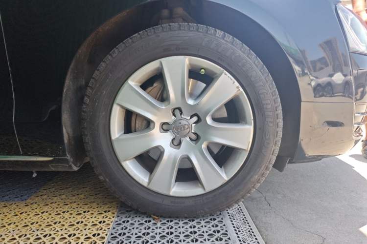 Used Audi A8 2011 A8L 3.0 TFSI quattro Luxury Edition (213kW) Right Front Wheel Hub