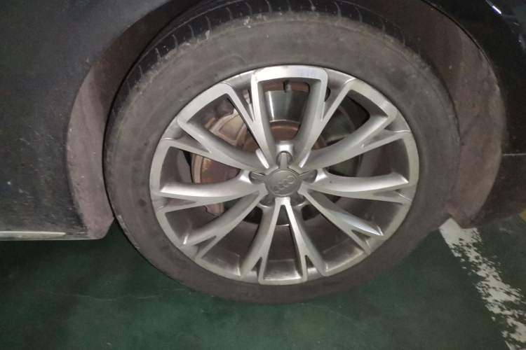 Used Audi A8 2011 A8L 3.0 TFSI quattro Luxury Edition (213kW) Right Front Wheel Hub
