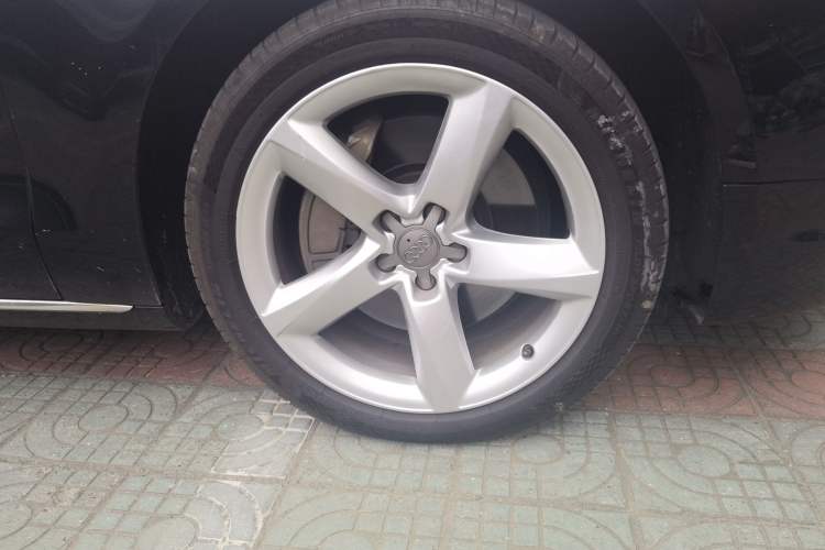 Used Audi A8 2011 A8L 3.0 TFSI quattro Comfort model (213kW) Right Front Wheel Hub