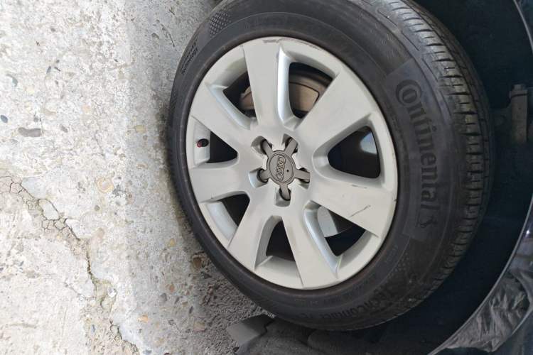 Used Audi A8 2011 A8L 3.0 TFSI quattro Luxury Edition (213kW) Right Front Wheel Hub