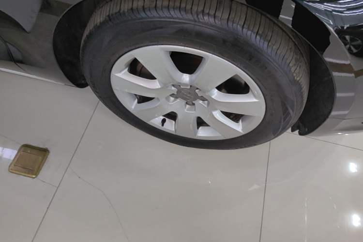Used Audi A8 2011 A8L 3.0 TFSI quattro Luxury Edition (213kW) Right Front Wheel Hub
