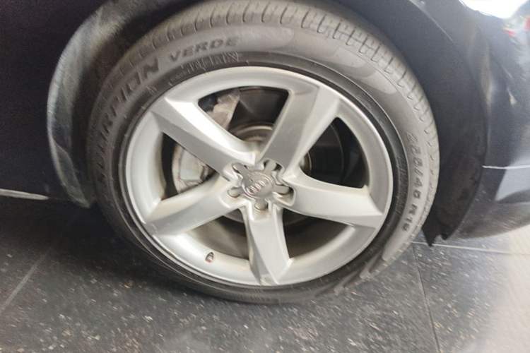Used Audi A8 2011 A8L 3.0 TFSI quattro Luxury Edition (213kW) Right Front Wheel Hub