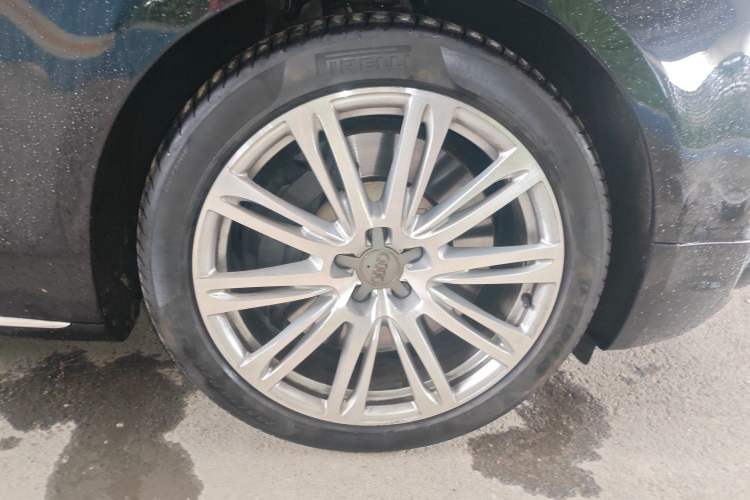 Used Audi A8 2011 A8L W12 6.3 FSI quattro Right Front Wheel Hub