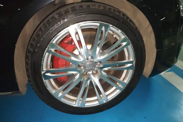 Used Audi A8 2011 A8L W12 6.3 FSI quattro Right Front Wheel Hub