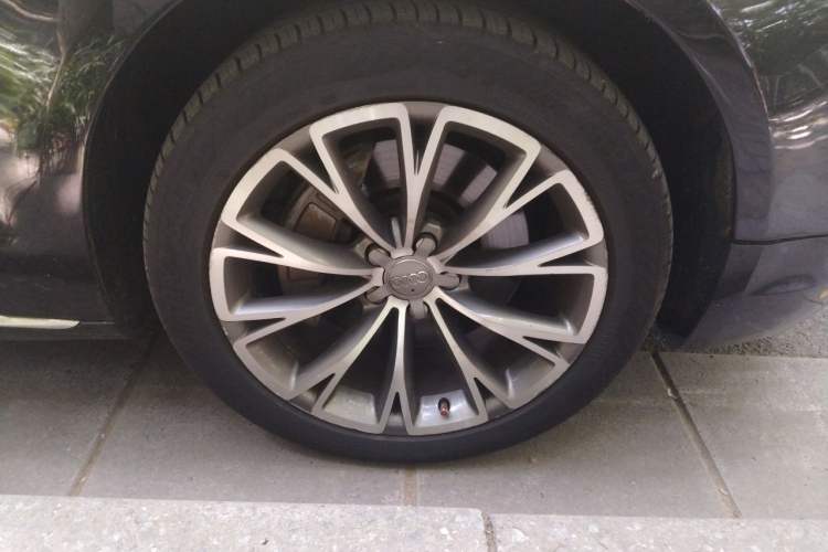 Used Audi A8 2011 A8L 3.0 TFSI quattro Prestige Edition (245kW) Right Front Wheel Hub