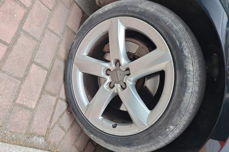 Used Audi A8 2011 A8L 3.0 TFSI quattro Luxury Edition (213kW) Right Front Wheel Hub