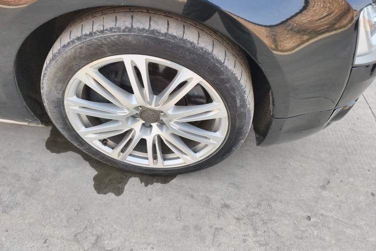Used Audi A8 2011 A8L W12 6.3 FSI quattro Right Front Wheel Hub