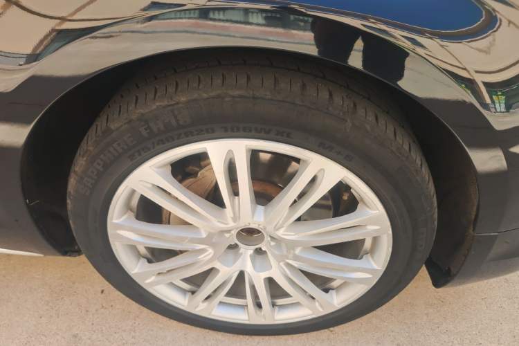 Used Audi A8 2011 A8L 3.0 TFSI quattro Luxury Edition (213kW) Right Front Wheel Hub