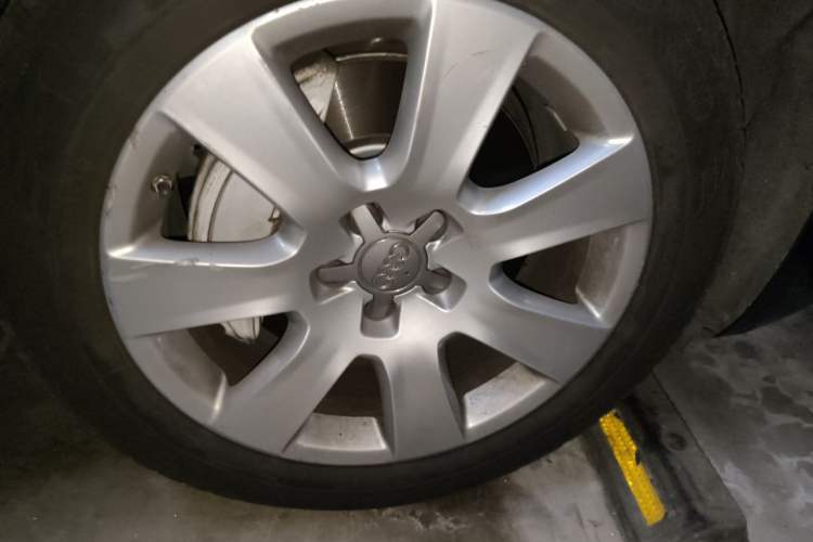 Used Audi A8 2011 A8L 3.0 TFSI quattro Comfort model (213kW) Right Front Wheel Hub