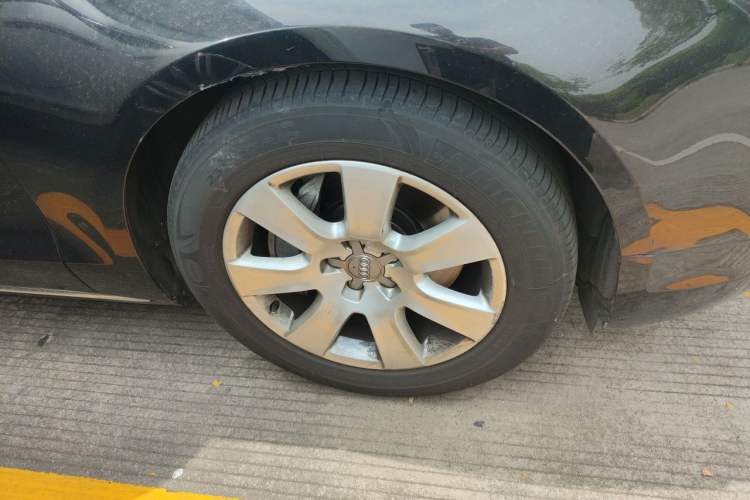 Used Audi A8 2011 A8L 3.0 TFSI quattro Comfort model (245kW) Right Front Wheel Hub