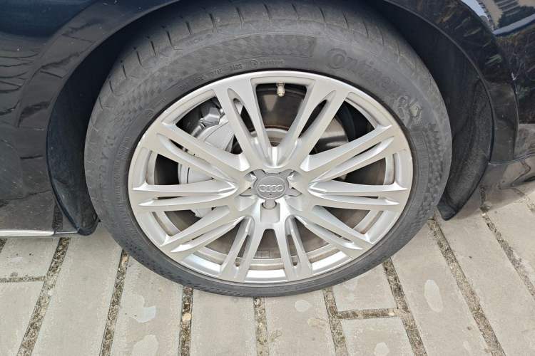 Used Audi A8 2011 A8L 3.0 TFSI quattro Luxury Edition (213kW) Right Front Wheel Hub