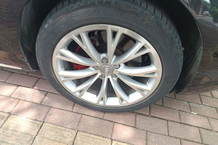 Used Audi A8 2011 A8L 3.0 TFSI quattro Comfort model (213kW) Right Front Wheel Hub