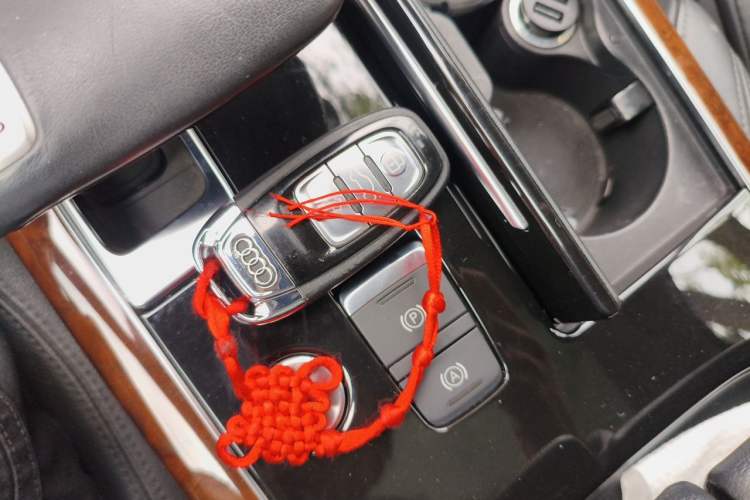 Used Audi A8  Vehicle Key