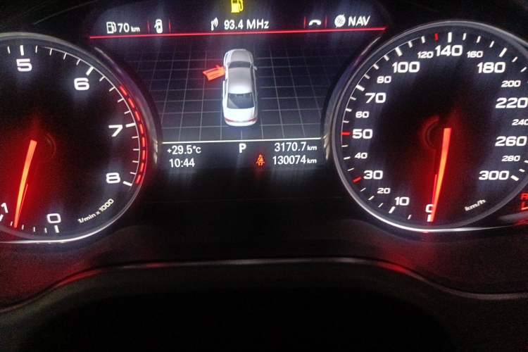 Used Audi A8 2011 A8L 3.0 TFSI quattro Luxury Edition (213kW) Odometer Close Up