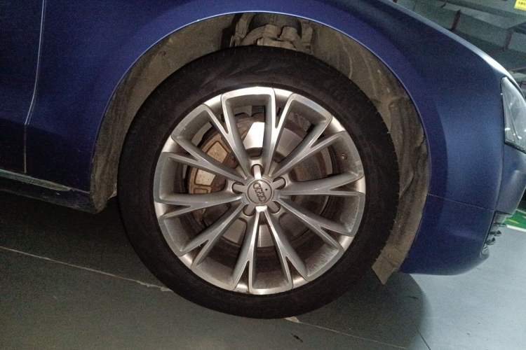 Used Audi A8 2011 A8L 3.0 TFSI quattro Luxury Edition (213kW) Right Front Wheel Hub