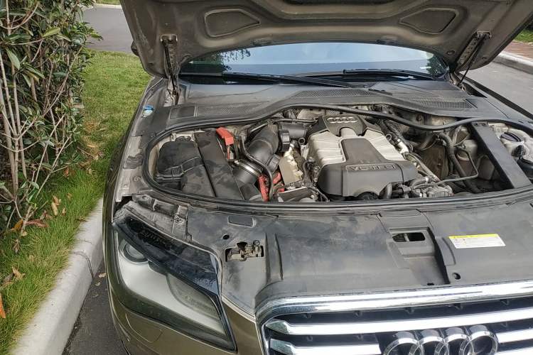 Used Audi A8 2011 A8L 3.0 TFSI quattro Comfort model (213kW) Engine Bay Right
