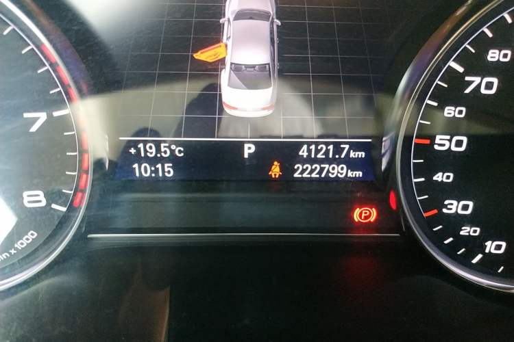 Used Audi A8 2011 A8L 3.0 TFSI quattro Comfort model (213kW) Odometer Close Up