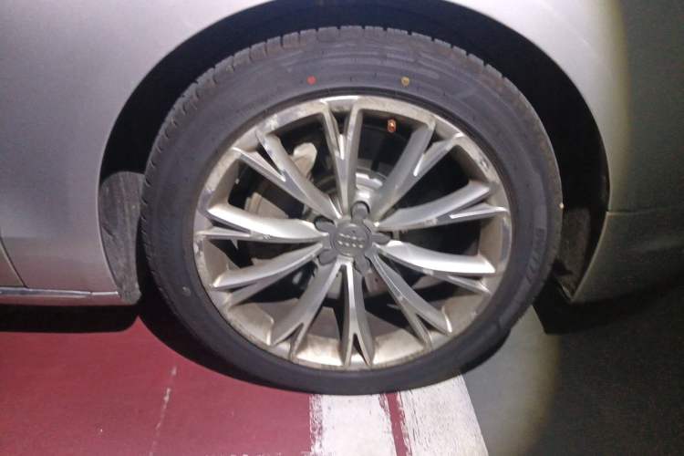 Used Audi A8 2011 A8L 3.0 TFSI quattro Luxury Edition (213kW) Right Front Wheel Hub