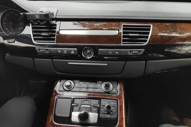 Used Audi A8 2011 A8L 3.0 TFSI quattro Comfort model (213kW) Audio And AC Panel