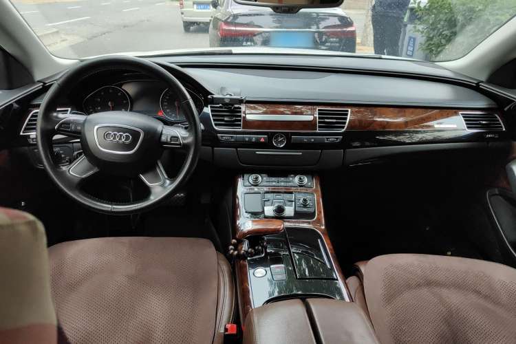 Used Audi A8 2011 A8L 3.0 TFSI quattro Comfort model (213kW) Center Console