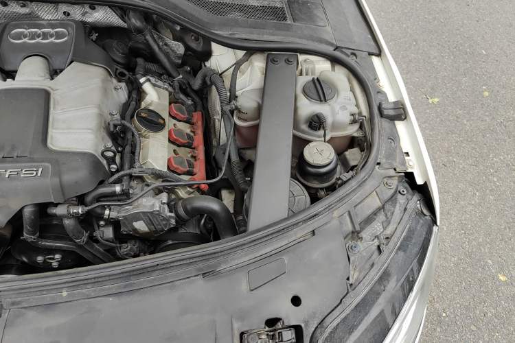 Used Audi A8 2011 A8L 3.0 TFSI quattro Comfort model (213kW) Engine Bay Left