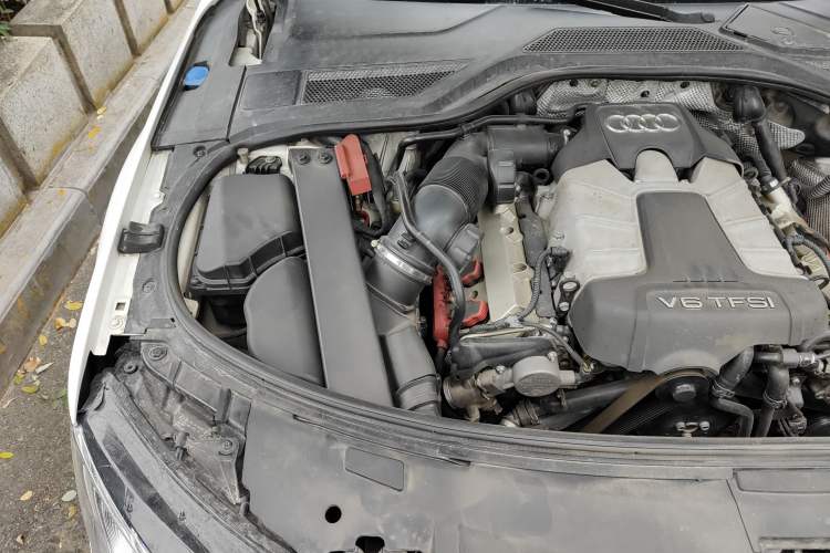 Used Audi A8 2011 A8L 3.0 TFSI quattro Comfort model (213kW) Engine Bay Right