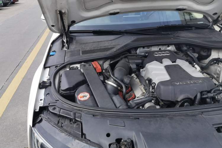 Used Audi A8 2011 A8L 3.0 TFSI quattro Comfort model (213kW) Engine Bay Right