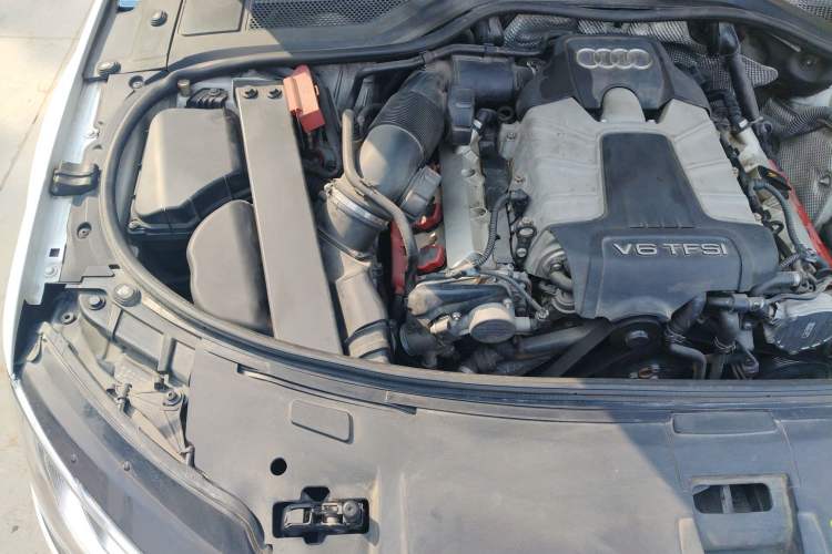 Used Audi A8 2011 A8L 3.0 TFSI quattro Comfort model (213kW) Engine Bay Right