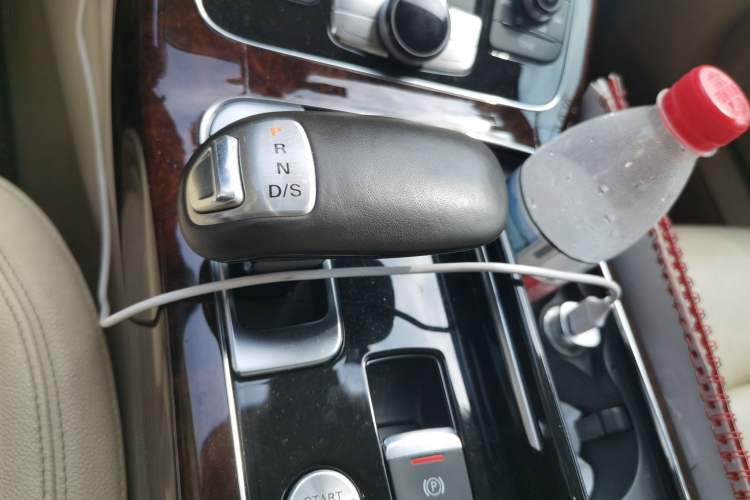 Used Audi A8 2011 A8L 3.0 TFSI quattro Comfort model (213kW) Gear Lever