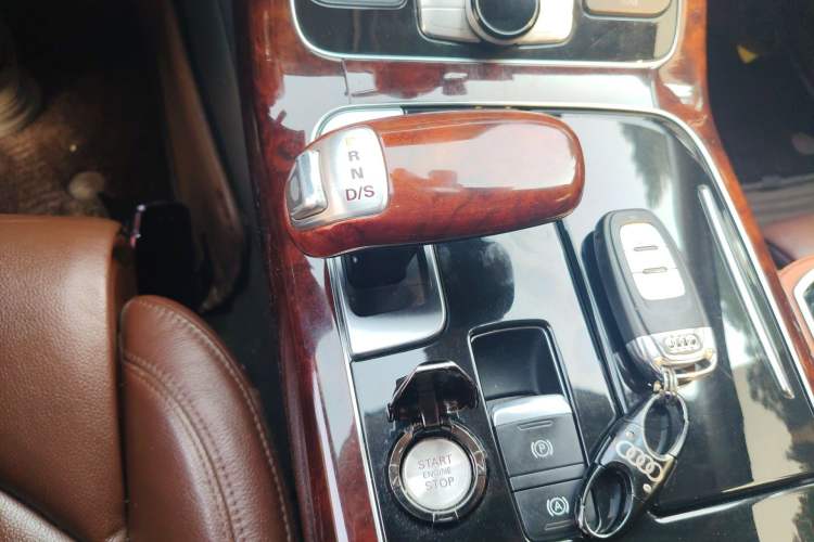 Used Audi A8 2011 A8L 3.0 TFSI quattro Comfort model (213kW) Gear Lever