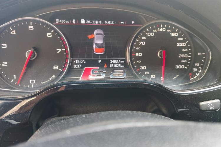 Used Audi A8 2011 A8L 3.0 TFSI quattro Comfort model (213kW) Odometer Close Up