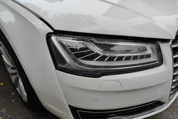 Used Audi A8 2011 A8L 3.0 TFSI quattro Comfort model (213kW) Right Front Headlight