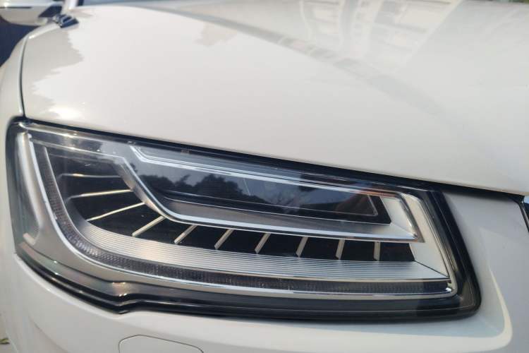 Used Audi A8 2011 A8L 3.0 TFSI quattro Comfort model (213kW) Right Front Headlight